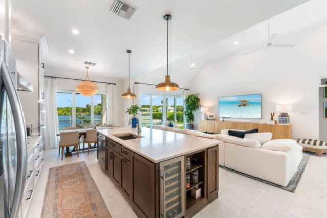 86 Edgemere Circle, The Lakes - 1