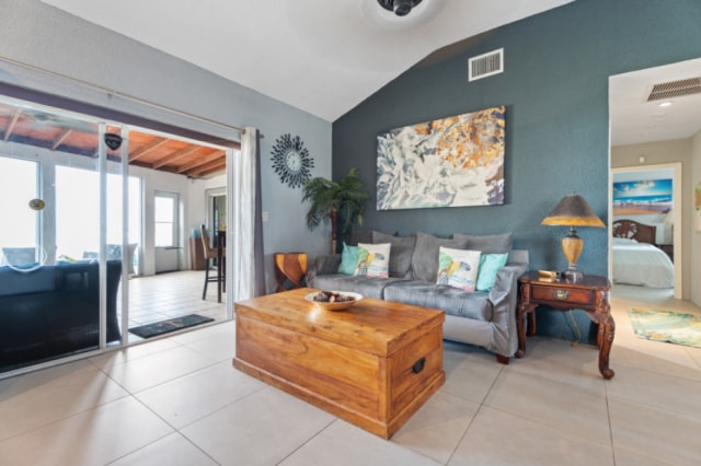 3-Bedroom Oceanfront Cottage, North Side - 1