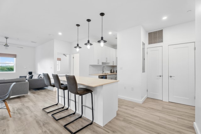 19 North 3 Bed Corner Unit With Lake View - 1